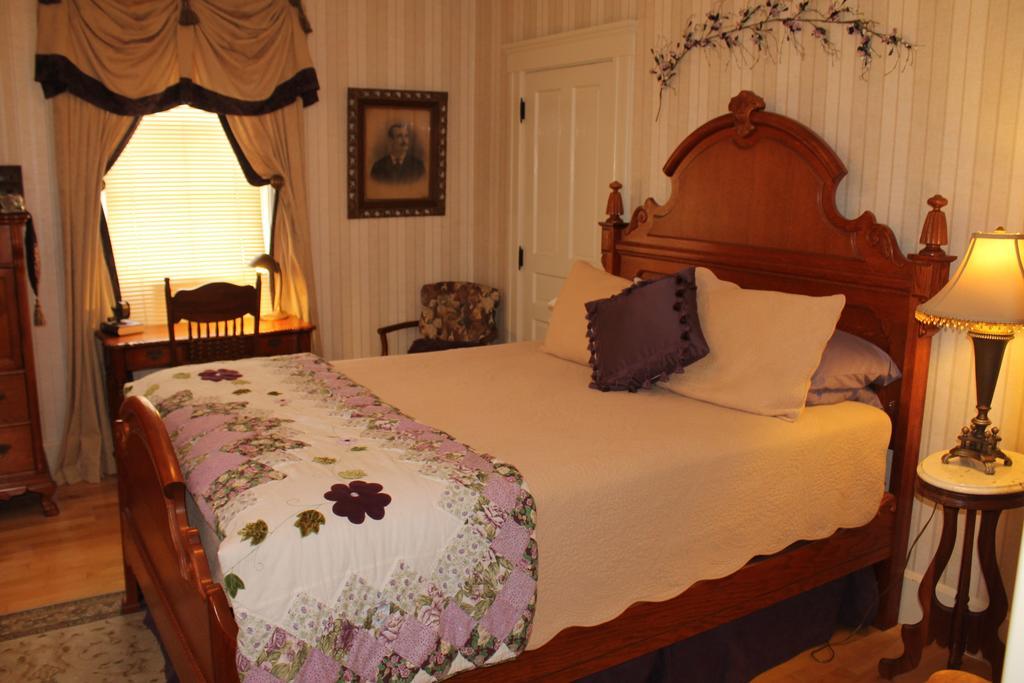 The Sleigh Maker Inn Bed And Breakfast Westborough Habitación foto