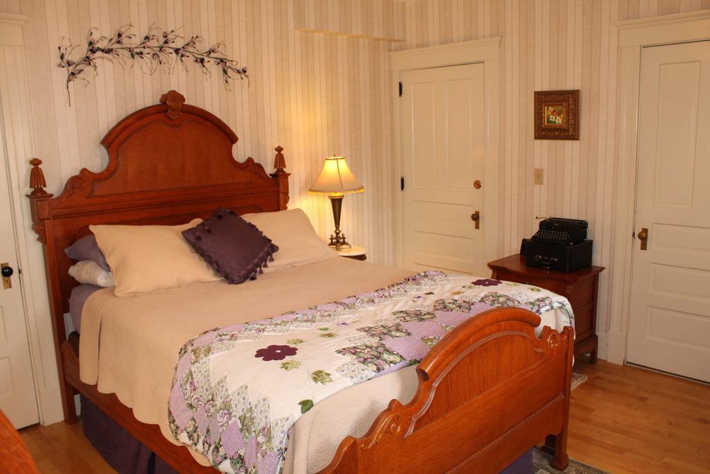 The Sleigh Maker Inn Bed And Breakfast Westborough Habitación foto